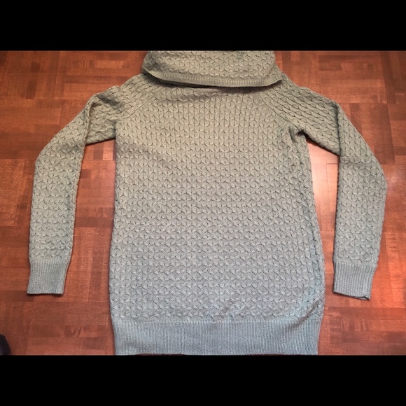 Beautiful green sweater - Picture 2 of 3